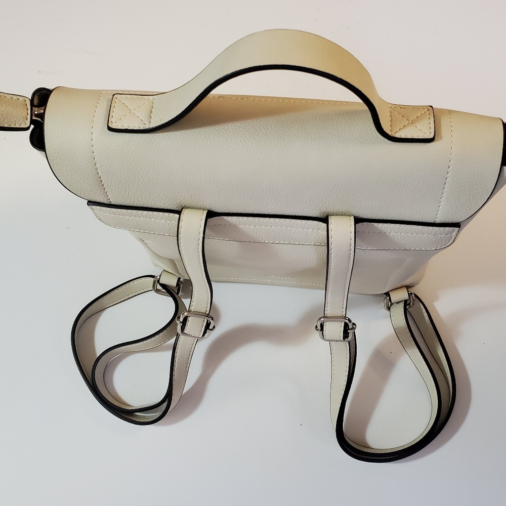 Backpack - Picture 2 of 7